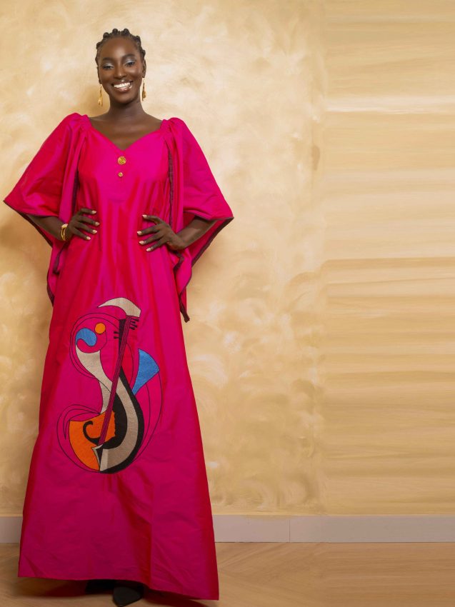 Robe Fuchsia Nuru — modèle graphique